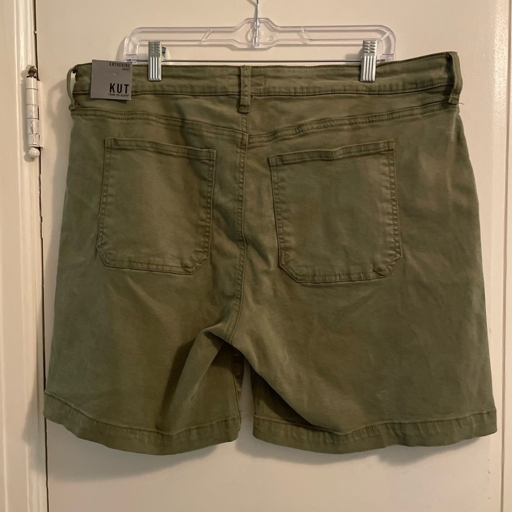 Kut From The Kloth Stretch Twill Catherine 7” Short in Loden Size 18 NWT - Picture 7 of 12